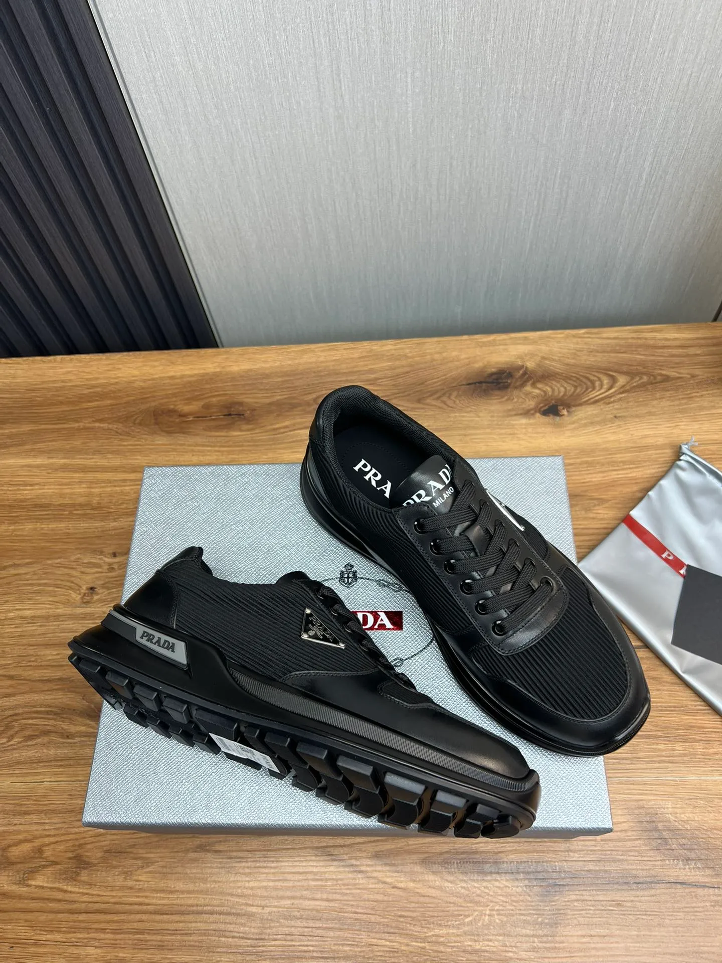 Men's shoes 💰580💰 [PRADA] Men's shoes are popular in the counter, official website is synchronized, 1 high-quality shipment ✔️Original cowhide stitching mesh + cowhide lining, 1🆚1 replica, original original bottom, 38-45 (45 customized, non-refundable)